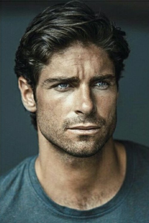 Tom Leeb as Juan Carlos