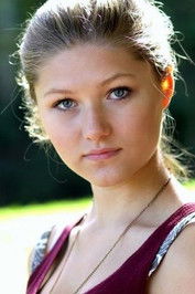 Clara Conzen as Marianne Danner