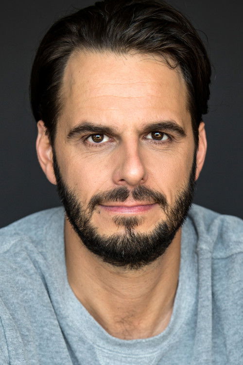 Alexandre Morais as Jee