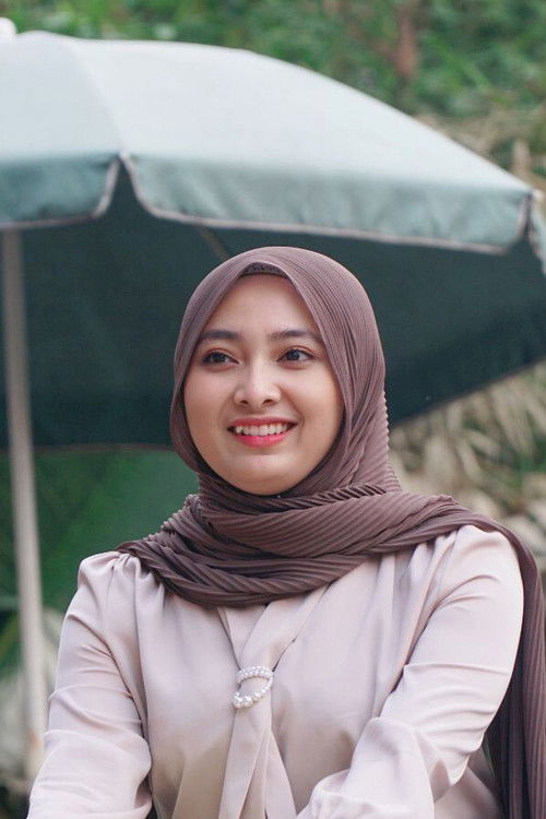 Auzura QR as Ibu Guru