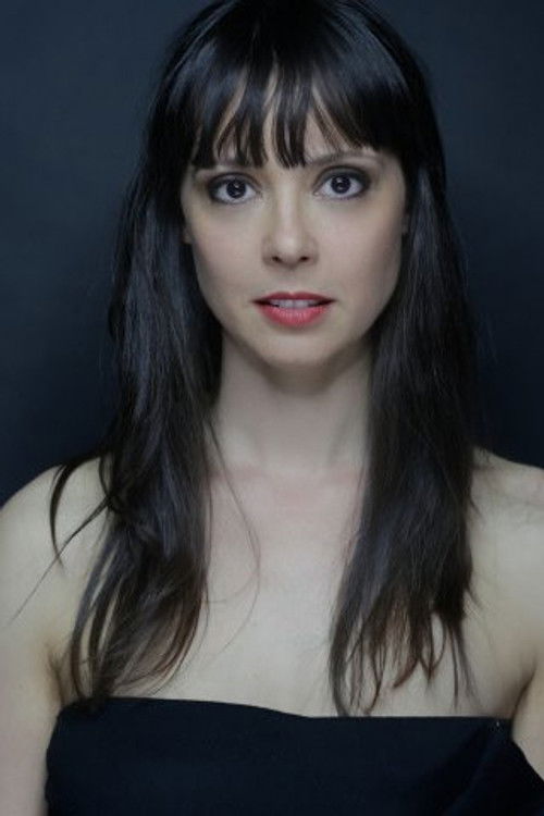 Iria Sobrado as Laura