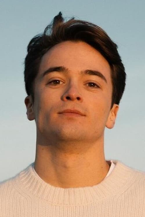 Leonardo Cecchi as Alex Leoni