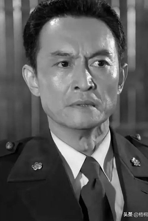 Song Jingchang as 何善