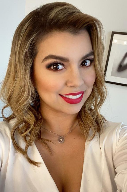 Liss Pereira as Mónica