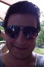 Munir Aoun as Cafégæst