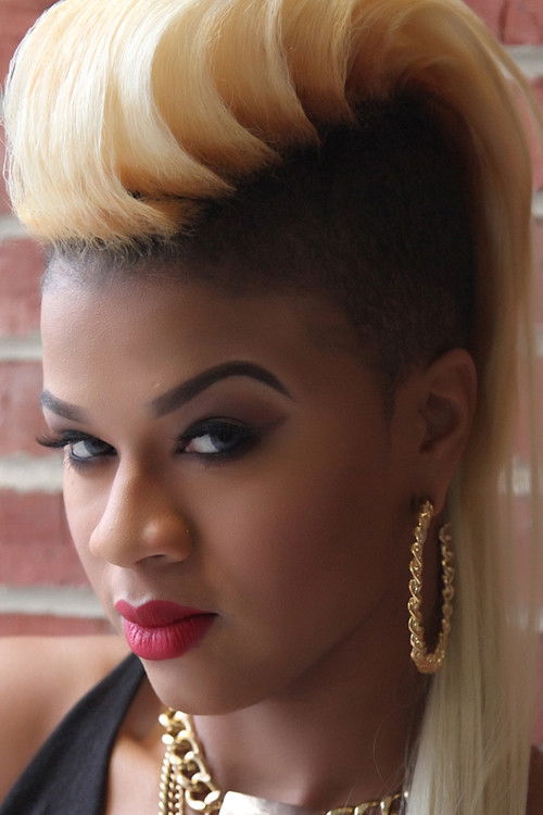 Kelsey Nykole as Kelly