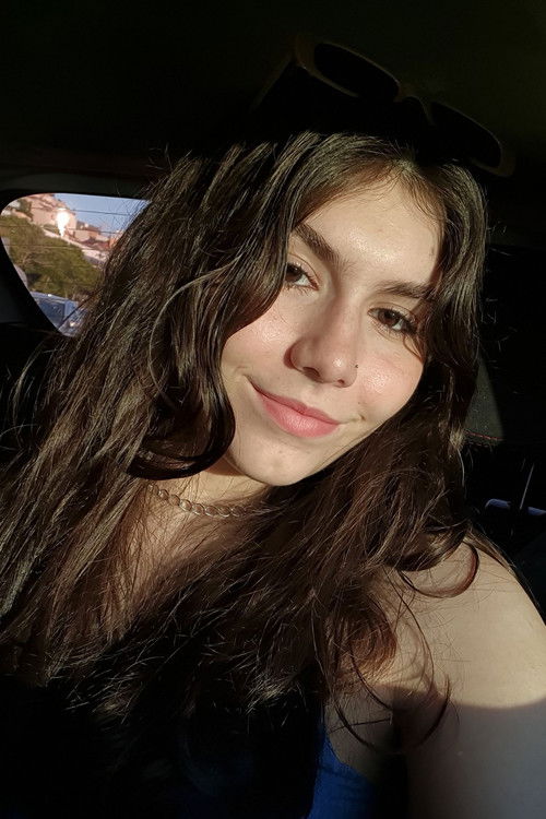 Geórgia Flores as Garçonete