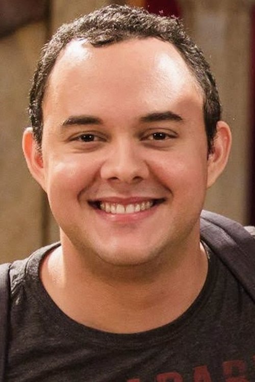 Guilherme Santana as Policial