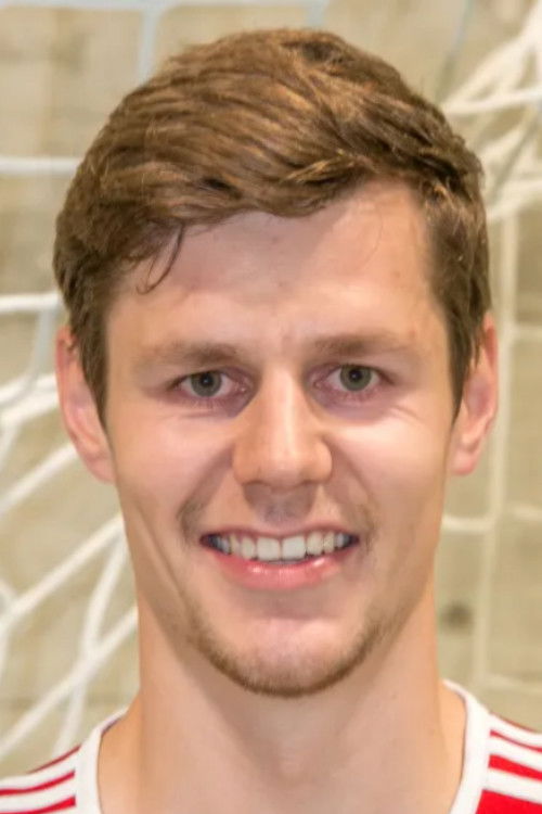 Dominic Hänni as Bäschteli