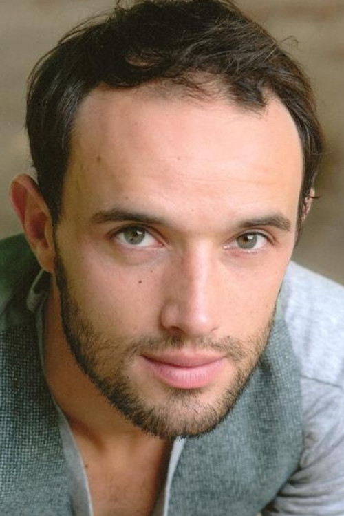 Guillaume Ravoire as Priest