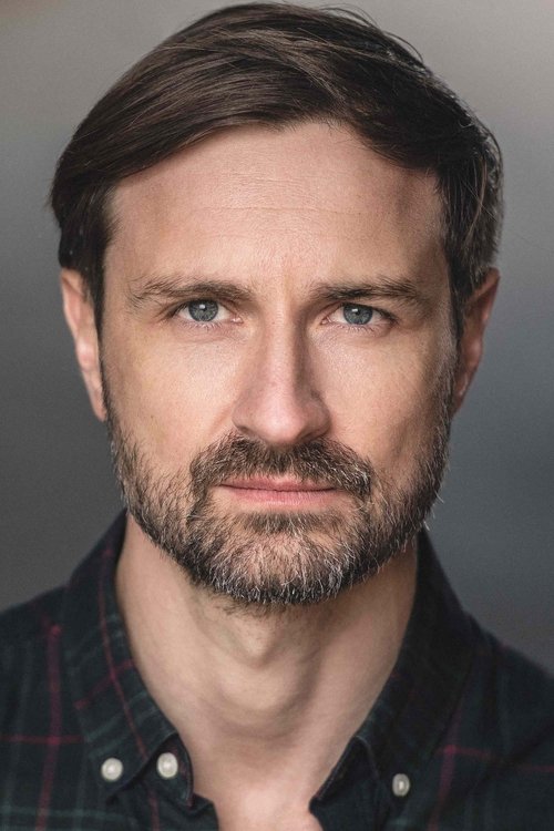 Alex Skarbek as Maurice (Patron)