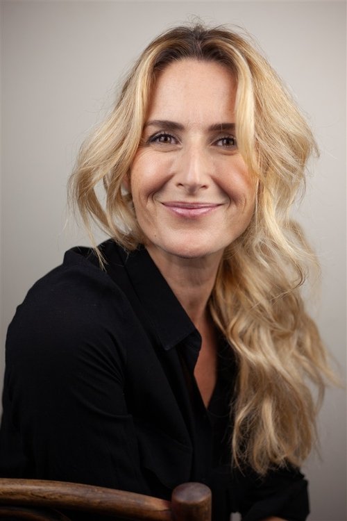 Sophie Payan as La juge