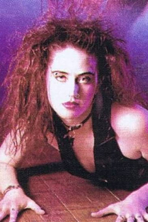 Ghetty Chasun as Caroline