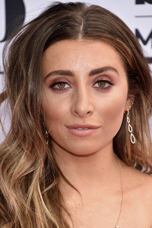 Lauren Luthringshausen as Stephanie