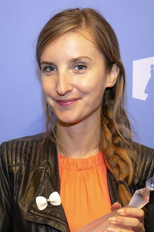Urša Menart as Irena