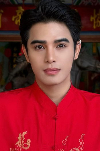 Jiraroj Sarunanithiroj as Chef Man