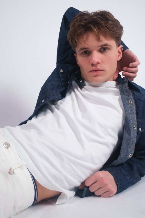 Arthur Poughon as Hugo Richter