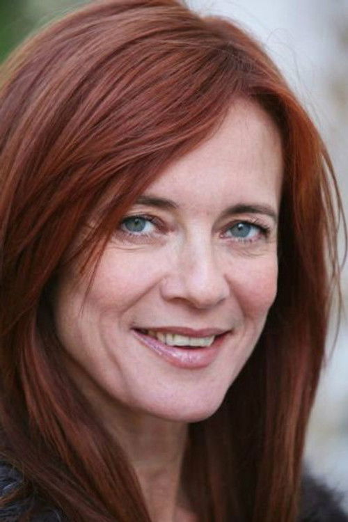 Sabine Tingry as Lou