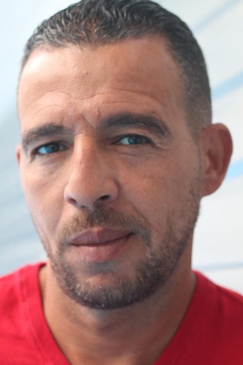 Akim Chir as Le chef des malfrats