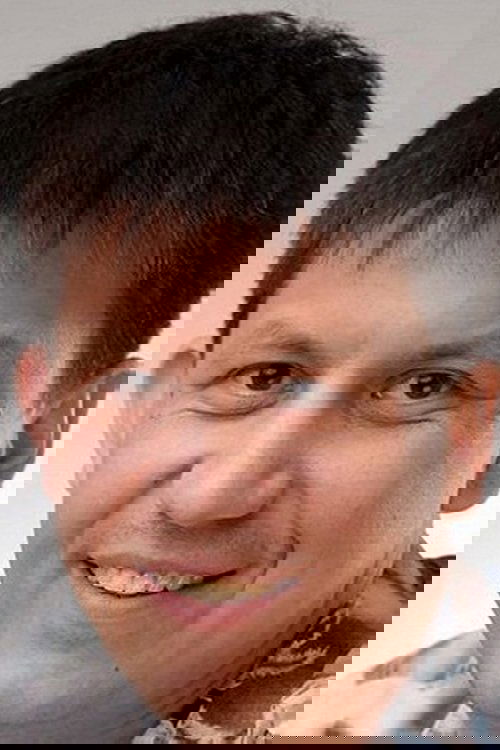 Aleksey Pavlov as Policeman