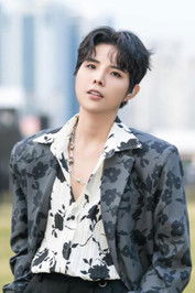 Vũ Cát Tường as Ca Sĩ