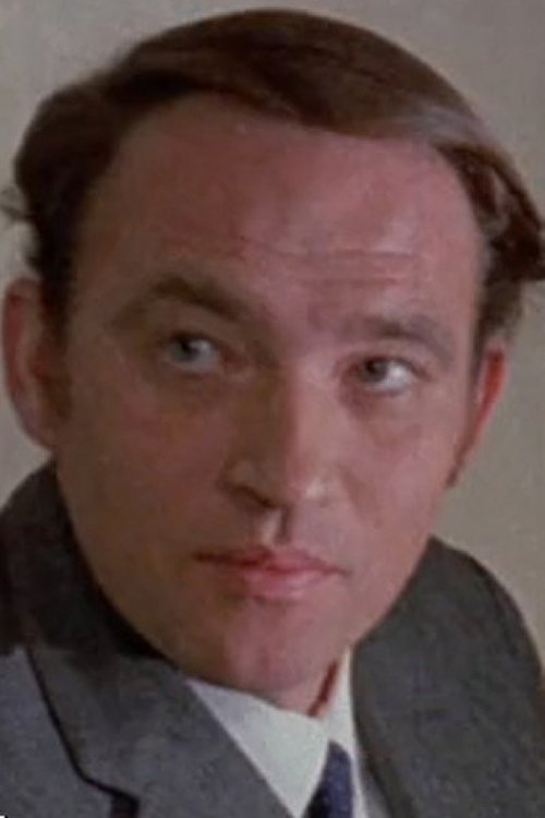 Erik Kühnau as 2. Styrmanden Walther