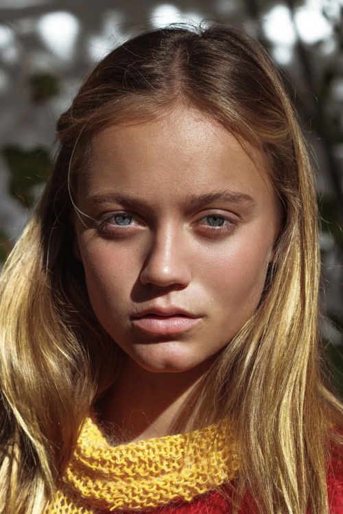 Charli Wookey as Siobhan