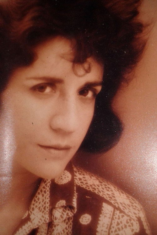 Masha Armuelles Voinova as Woman that needs to Deposit