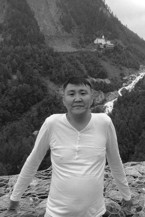 Altansukh Roza as Jamsran