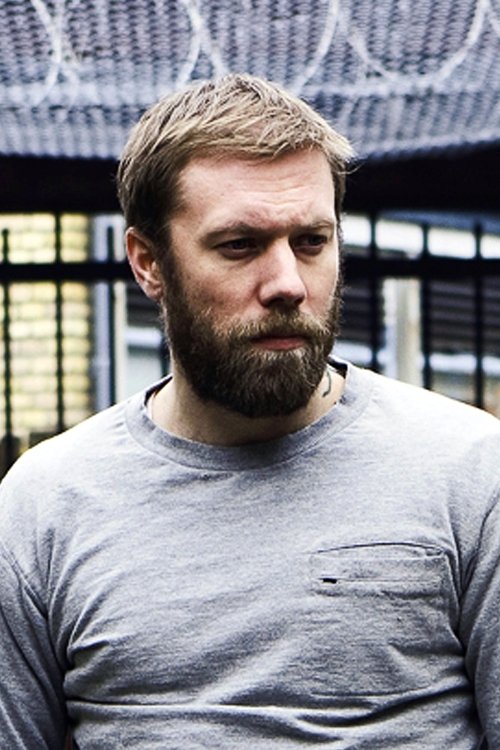 Gustav Fischer Kjærulff as Martin