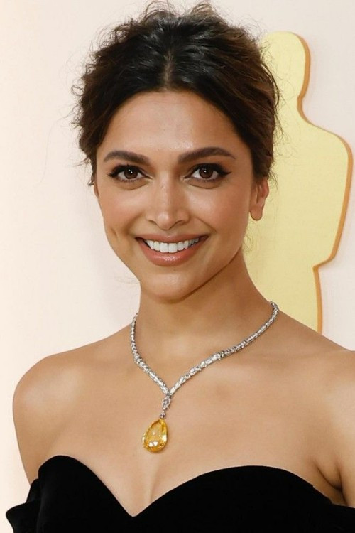 Deepika Padukone as Serena Unger