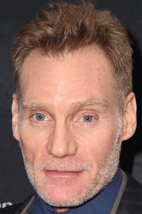 Peter Bradbury as Hunter DuPont