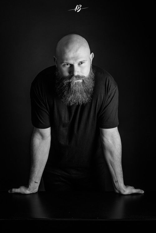 Harold Barbé as Le SDF