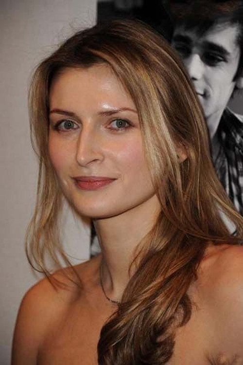 Véronica Novak as Sara
