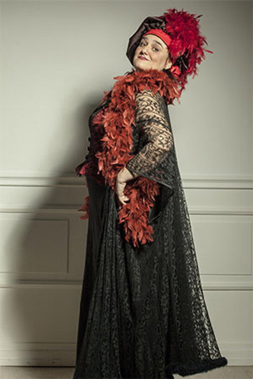 Цветана Благоева as Мадам Фиана