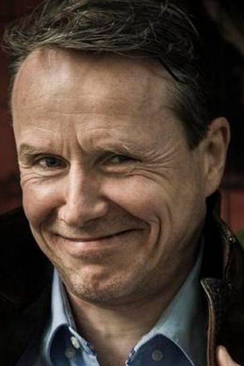 Michael Zuckow Mardorf as Politimand 1 (voice)