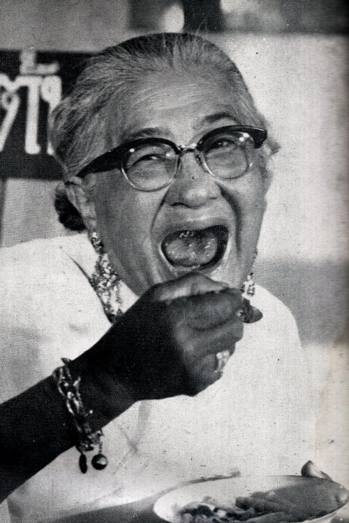 Mom Chan Phuangwan as 