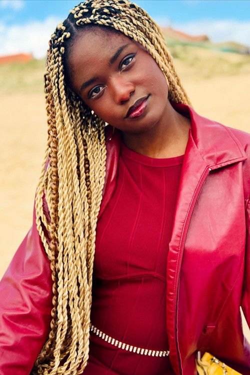 Jessyrielle Massengo as Zoé Arrieta