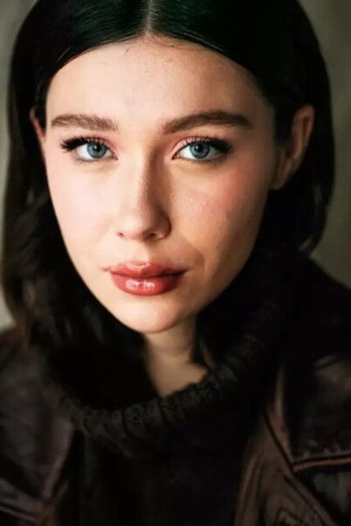 Roberta Damián as Lua