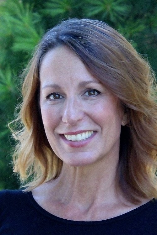 Jeannine Thompson as Lieutenant Amelia Yarris