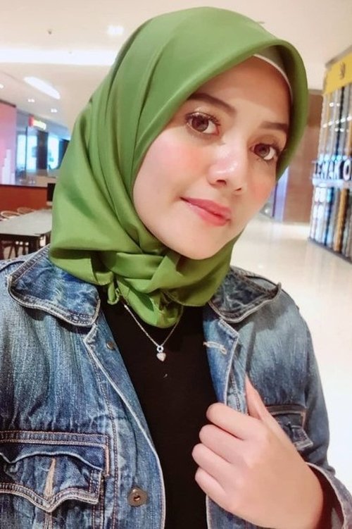 Tunku Hanis as Leftenan Raz