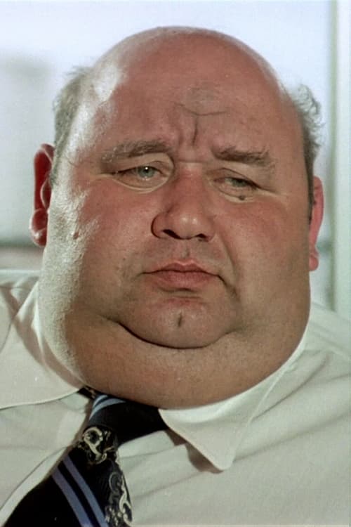 Vítor Mendes as Dr. Barri