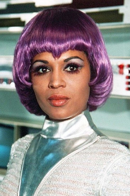 Dolores Mantez as Nina Barry