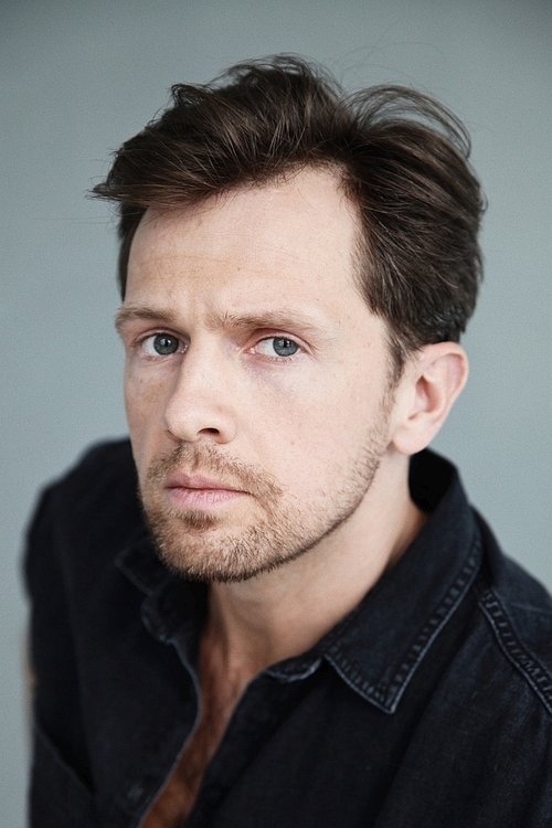 Ilya Ermolov as Саня