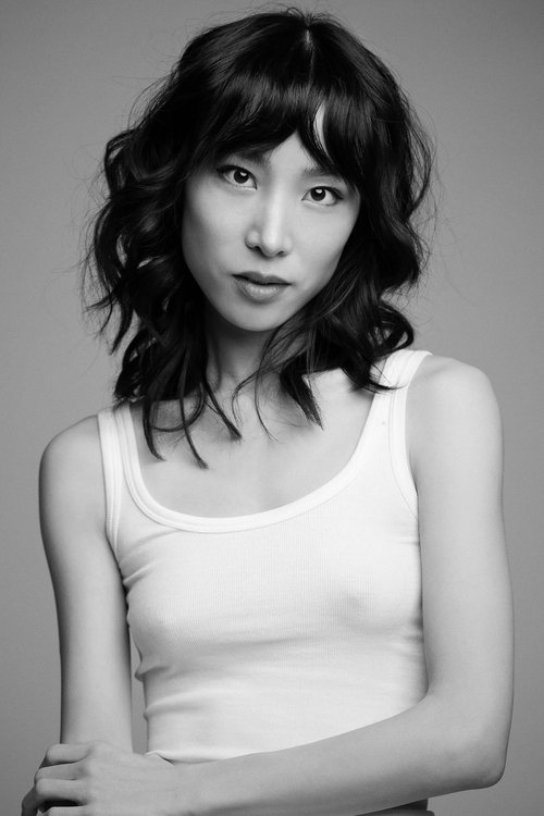 Daphne Zelle as Female Waiter