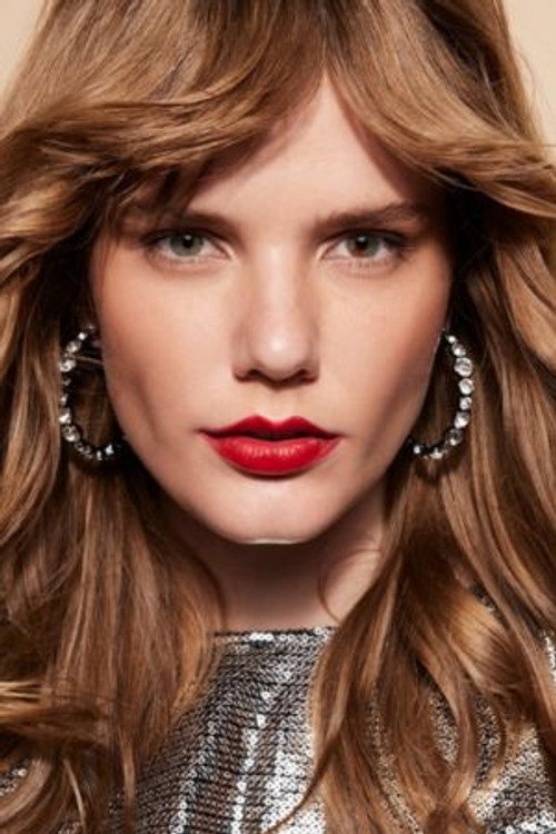 Clara Raddatz as Eva