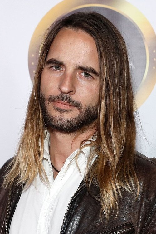 Marcos Gracia as Manu Solís