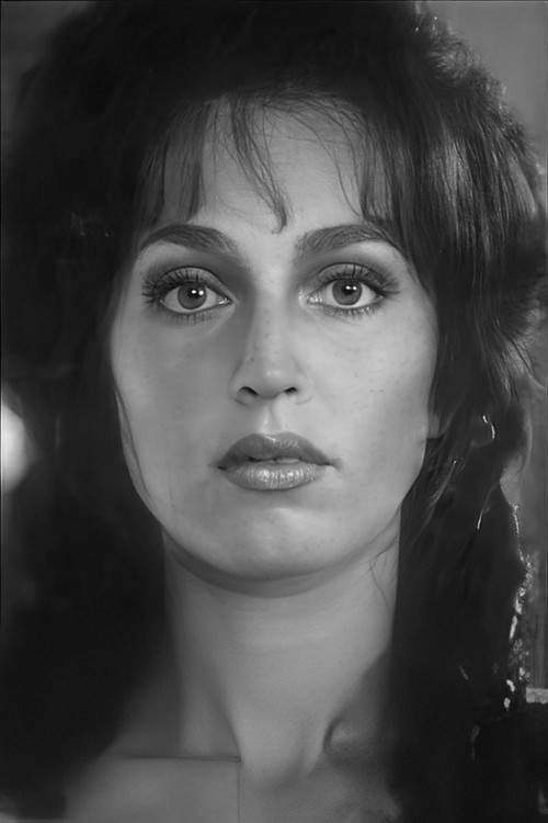 Yekaterina Urmancheyeva as Надежда