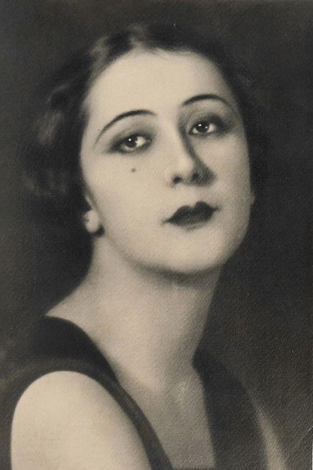 Alba Savelli as 