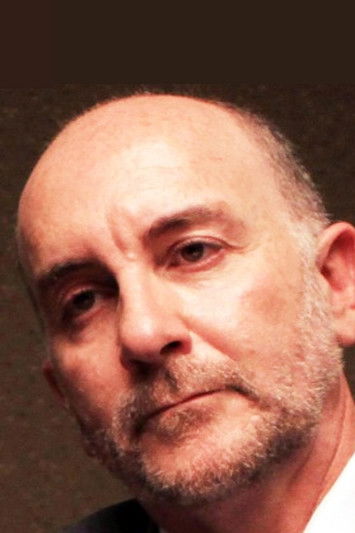 Pablo Moseinco as Padre Fede